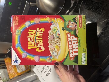 Avis du consommateur - Sécurité alimentaire Lucky Charms, Stop & Shop, Motor Avenue, Farmingdale, NY, USA I ate lucky charms 3x this week for di... photo #3