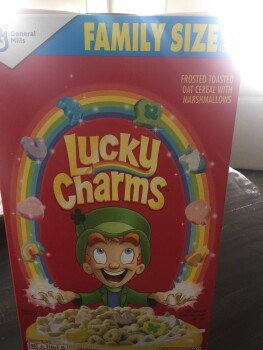 Avaliação do consumidor - Segurança alimentar Lucky Charms cereal, Walmart Supercenter, South Providence Center Drive, Cedar City, Utah, USA Short... foto #3