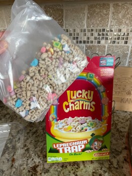 Consumer Review - Food Safety Lcuky Charms, Publix, Clarksville, Tennessee, USA My daughter purchased a box of Lucky Charms for th... photo #1