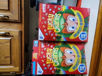 Avaliação do consumidor - Segurança alimentar Winn-Dixie, Sun City Center Boulevard, Sun City Center, FL, USA eating the now recalled boxes of Luc... foto #3