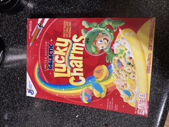 Avaliação do consumidor - Segurança alimentar Lucky Charms, Hy-Vee Grocery Store, North Main Street, Canton, Illinois, USA I’ve had a bowl of luck... foto #2