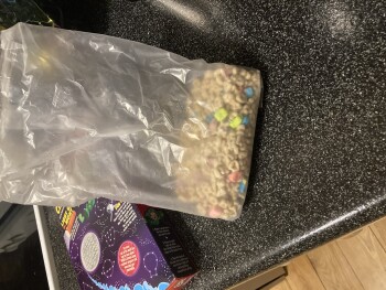 Avaliação do consumidor - Segurança alimentar Lucky Charms, Hy-Vee Grocery Store, North Main Street, Canton, Illinois, USA I’ve had a bowl of luck... foto #3