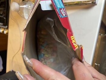 Consumer Review - Food Safety ShopRite of Kings Commons, New Jersey 35, Middletown Township, NJ, USA I bought a bag and a box of l... photo #1
