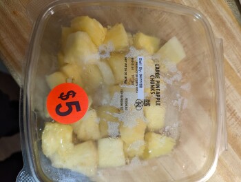 消费者评论 - 食品安全 Kroger, Buechel Bypass, Louisville, KY, USA precut pineapples I bought the pineapples 4/9/22 I belie... 照片 #3