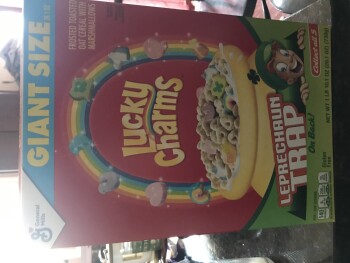 Avis du consommateur - Sécurité alimentaire Lucky Charms, Amazon, Virginia, USA Yesterday night, Lucky Charms. Amazon package I live in VA photo #2