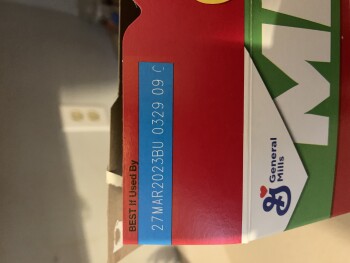 消费者评论 - 食品安全 Sam's Club, Asbury Road, Dubuque, IA, USA Lucky charms. Yesterday and today. 照片 #2