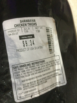 Informe de seguridad alimentaria del consumidor Trader Joe's, 28th Street Southeast, Kentwood, MI, USA I bought some chicken shawarma thighs. 04/22/... foto #2