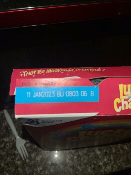 Reseña del consumidor - Seguridad alimentaria WinCo Foods, Coffee Road, Bakersfield, CA, USA Lucky charms cereal I still have original cereal and... foto #2