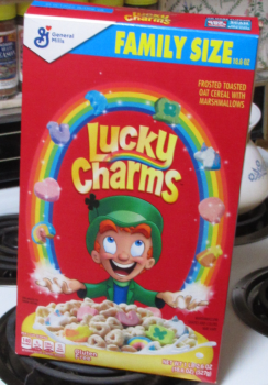 Reseña del consumidor - Seguridad alimentaria Lucky Charms, Lucky, Fulton Street, San Francisco, CA, USA Lucky Charms in Red Box, I ate the cereal... foto #2