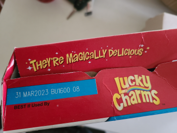 Avaliação do consumidor - Segurança alimentar Lucky Charms, Safeway, Shaw Road East, Puyallup, WA, USA Yesterday and today, It was a new box and n... foto #2
