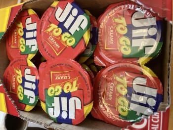 Reseña del consumidor - Seguridad alimentaria Sam's Club, West 95th Street, Lenexa, KS, USA Purchased jif peanut butter to go 36 pack, ate two pac... foto #2
