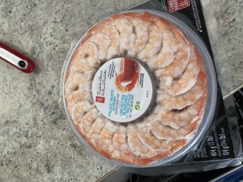 消费者评论 - 食品安全 Glen's Your Independent Grocer, Franklin Avenue, Yellowknife, NT, Canada I ate cocktail shrimps from... 照片 #2