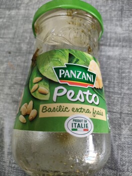 Avaliação do consumidor - Segurança alimentar Auchan Supermarché Valenciennes, Avenue de Verdun, Valenciennes, France Sauce pesto de marque Panzan... foto #1