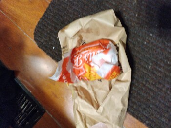 Consumer Review - Food Safety Burger, Carl's Jr., East Highland Avenue, San Bernardino, California, EE. UU. My mother brought me 2... photo #2