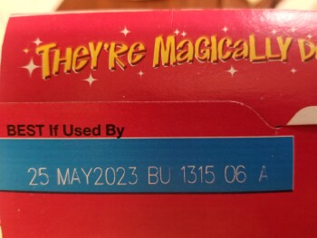 Verbraucherbewertung – Lebensmittelsicherheit Lucky Charms, Kroger, Rio Hill Center, Charlottesville, VA, USA I bought a box of Lucky Charms from... Foto #2