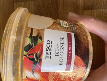 Verbraucherbewertung – Lebensmittelsicherheit Tesco Extra, Marcham Road, Abingdon, UK fresh ham and cheese capaletti with bolognaise sauce and che... Foto #4