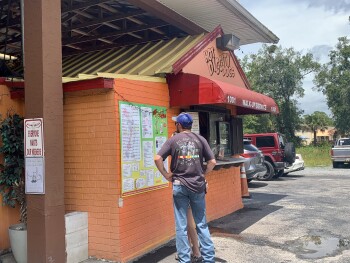 Verbraucherbewertung – Lebensmittelsicherheit Hot Diggity Dogs, South State Street, Bunnell, FL, USA Today 8-13-22, Not sure. It was a milkshake.... Foto #2