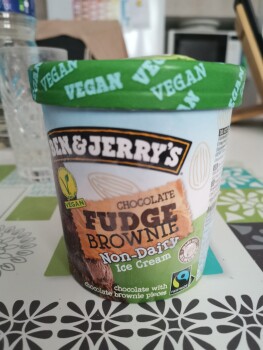 Avaliação do consumidor - Segurança alimentar E.Leclerc BOURG EN BRESSE, Avenue Capitaine Dhonne, Bourg-en-Bresse, France Ben & jerry pas sûr,  Je... foto #1