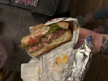 消费者评论 - 食品安全 Wendy's, Tulsa, OK, USA The meat was not fully cooked. I took pictures. I didn’t noticed the meat un... 照片 #3
