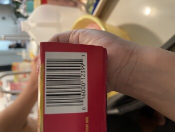 消费者评论 - 食品安全 Lucky Charms, Stater Bros. Markets, 26892 La Paz Road, Aliso Viejo, CA, USA I ate a bowl of brand ne... 照片 #1