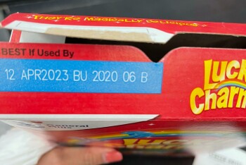 消费者评论 - 食品安全 Lucky Charms, Stater Bros. Markets, 26892 La Paz Road, Aliso Viejo, CA, USA I ate a bowl of brand ne... 照片 #2