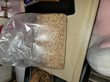 Verbraucherbewertung – Lebensmittelsicherheit Honey nut cheerios, 9th Avenue Southwest, Aberdeen, SD, USA Abdominal cramping, diarrhea, green stoo... Foto #2