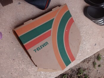Verbraucherbewertung – Lebensmittelsicherheit 7-Eleven, South Nova Road, Daytona Beach, FL, USA Today about 3 pm,  Pizza smelled like metal, funny... Foto #2