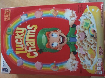 مراجعة المستهلك - سلامة الغذاء Walgreens, Governors Highway, Olympia Fields, IL, USA It started yesterday,  Lucky charms cereal I i... صورة فوتوغرافية #3