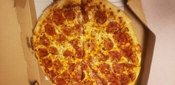Consumer Review - Food Safety Pizza Hut, West Appleway Avenue, Coeur d'Alene, ID, USA Extremely greasy undercooked pepperoni pizza... photo #2