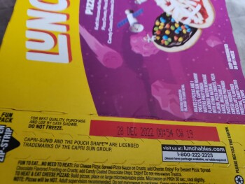 Verbraucherbewertung – Lebensmittelsicherheit Woodman's Food Market, North Lexington Drive, Janesville, WI, USA Pizza Treatza Lunchables, Bought s... Foto #3
