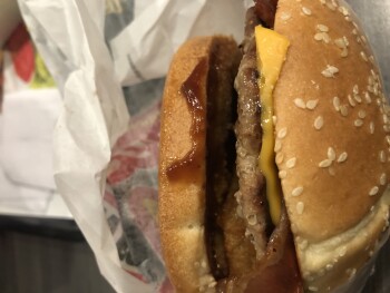 Consumer Review - Food Safety Carl's Jr. Av. 9 de Octubre, of October, Av. 9, Guayaquil, Ecuador Tengo dolor de barriga , me duele... photo #2