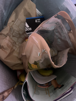 Reseña del consumidor - Seguridad alimentaria Vallarta Supermarkets, Niles Street, Bakersfield, CA, USA Bought cheese and rajas tamales from the d... foto #2
