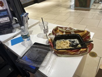 Reseña del consumidor - Seguridad alimentaria The Cheesecake Factory, Biscayne Boulevard, Aventura, FL, USA I was covering a shift for my employer... foto #1
