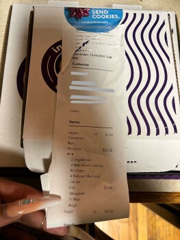 Avis du consommateur - Sécurité alimentaire Insomnia Cookies, Glenwood Avenue Southeast, Atlanta, GA, USA On 12/04/2022 I Bought the Fa-la-la co... photo #3