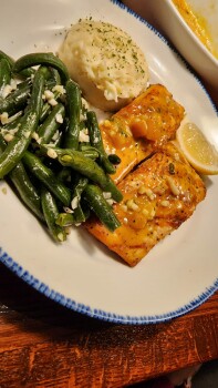 消费者评论 - 食品安全 Red Lobster, Dufferin Street, Toronto, ON, Canada Went to this place with my husband. We had mussels... 照片 #2