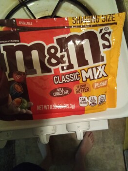 مراجعة المستهلك - سلامة الغذاء Kroger, Henderson Road, Upper Arlington, OH, USA Today. Dec 13th.,  I am pretty sure it was the M&Ms... صورة فوتوغرافية #2