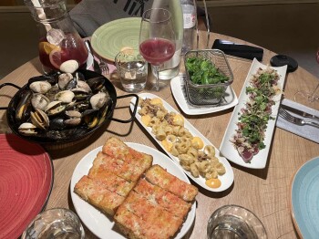 Consumer Review - Food Safety W Barcelona, Passeig de Joan de Borbó, Barcelona, Spain 我和我的妻子在食用完Mana75的tuna takiyaki后... photo #2