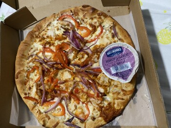 Reseña del consumidor - Seguridad alimentaria Yummy Slice Pizza, Commercial Drive, Vancouver, BC, Canada Ordered two pizzas from Uber eats. After... foto #2