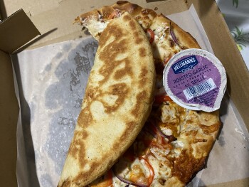 Reseña del consumidor - Seguridad alimentaria Yummy Slice Pizza, Commercial Drive, Vancouver, BC, Canada Ordered two pizzas from Uber eats. After... foto #3