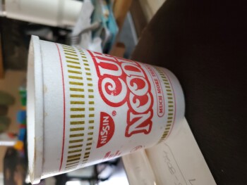 Avaliação do consumidor - Segurança alimentar Vons, California 49, Oakhurst, CA, USA Last night all night and all day today,  Cup of noodles,  it'... foto #2