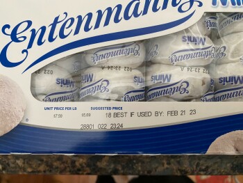 Avis du consommateur - Sécurité alimentaire Stop & Shop, Main Street, Westfield, MA, USA so we bought the enntemmens mini powdered donuts from h... photo #2