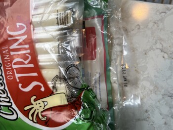 Reseña del consumidor - Seguridad alimentaria Walmart Supercenter, North Ridge Road, Ellicott City, MD, USA Frigo CheeseHeads do not taste right.... foto #2