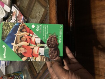 Avaliação do consumidor - Segurança alimentar Girl Scout  cookies, Loganville, GA, USA At a sleeve of Girl Scout thin mints, took an afternoon nap... foto #2