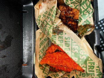 Verbraucherbewertung – Lebensmittelsicherheit Wingstop, Citrus Avenue, Fontana, CA, USA I am here because I don't know what else to do. We ordered... Foto #3
