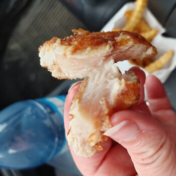 Consumer Review - Food Safety Chicken Delight | Pembina Hwy, Pembina Highway, Winnipeg, MB, Canada I was here and ordered a slice... photo #4
