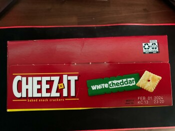 Consumer Review - Food Safety White Cheddar Cheez-It, Walmart Supercenter, Maple Avenue, Zanesville, OH, USA I have eaten entire b... photo #4