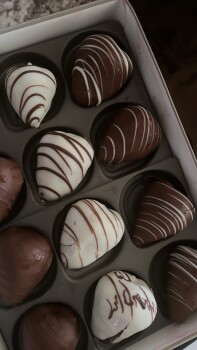 Consumer Review - Food Safety Shari's berries, South Shiloh Road, Garland, TX, USA My sister ordered me chocolate covered strawber... photo #2