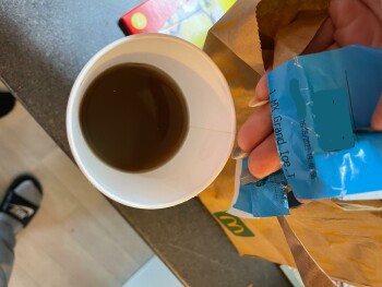 Avis du consommateur - Sécurité alimentaire McDonald's, Pl. du Bourgneuf, 56100 Lorient, France J’ai pris dans mon menue de l’ice tea et la coul... photo #2