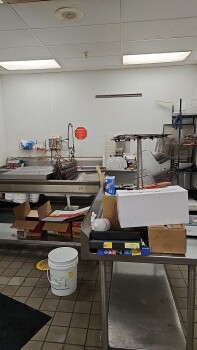 Consumer Review - Food Safety Walmart Supercenter, West Northern Avenue, Pueblo, CO, USA For the past few weeks it was raining thr... photo #1