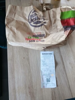Consumer Review - Food Safety Burger King, Avenue Denis Padovani, Vitrolles, France Achat de 2 menus XL à emporter hier soir. Aprè... photo #1
